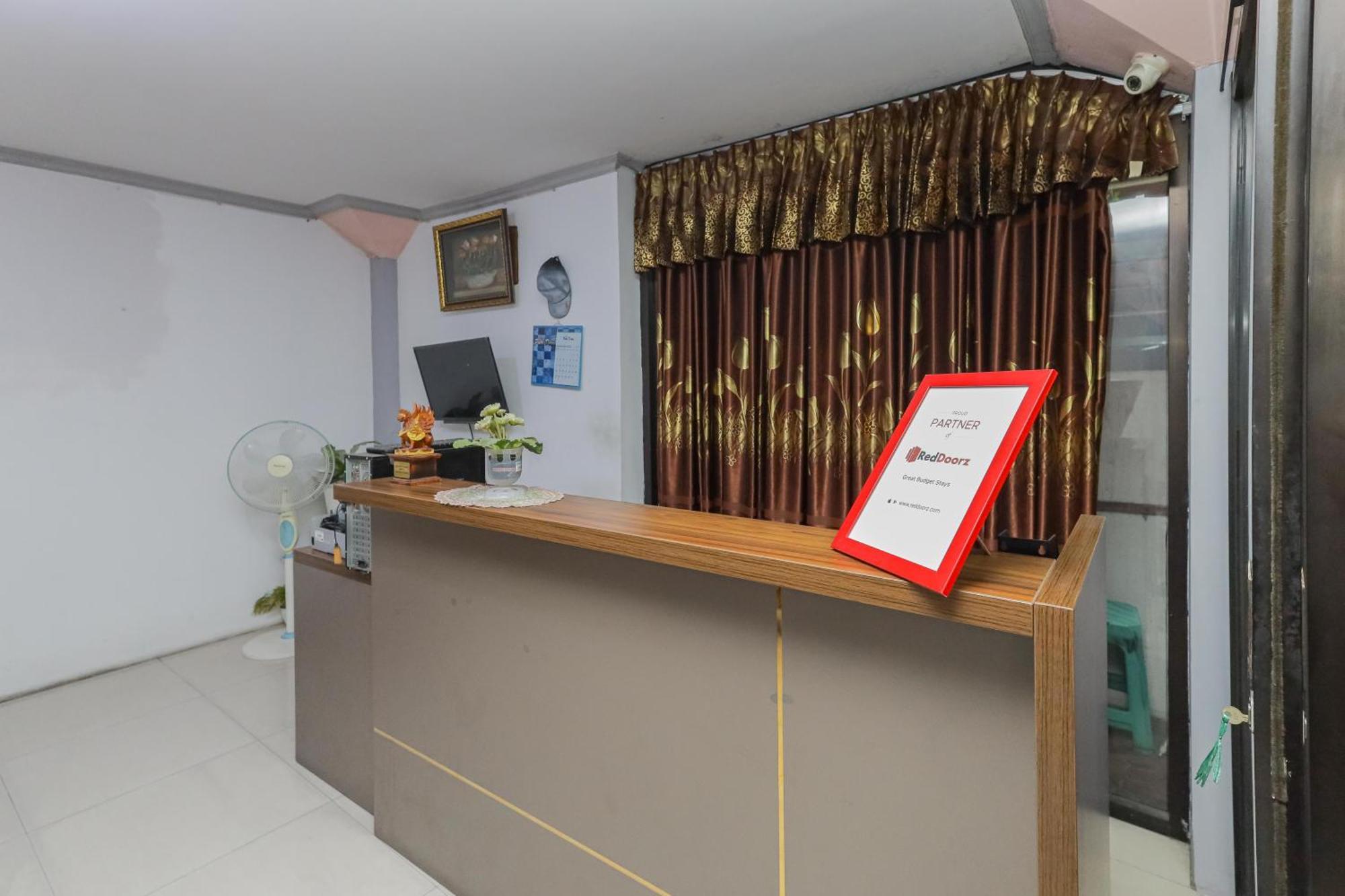 Reddoorz At Pondok Candra Sorabaya Extérieur photo
