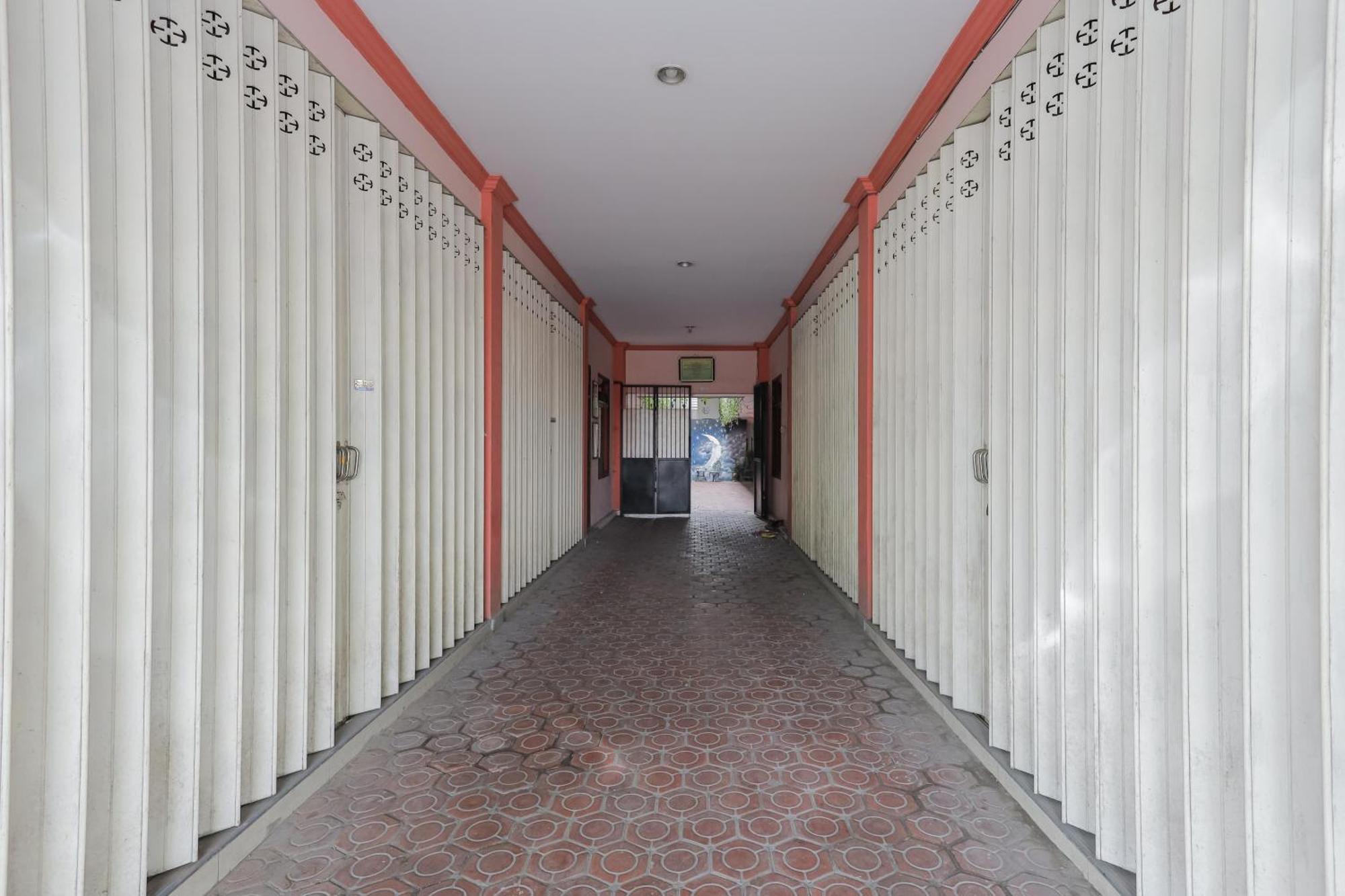 Reddoorz At Pondok Candra Sorabaya Extérieur photo